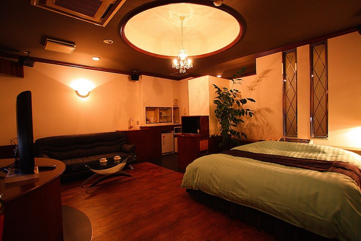 Room 8 of 13