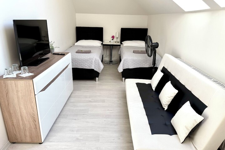 Room 2 of 48