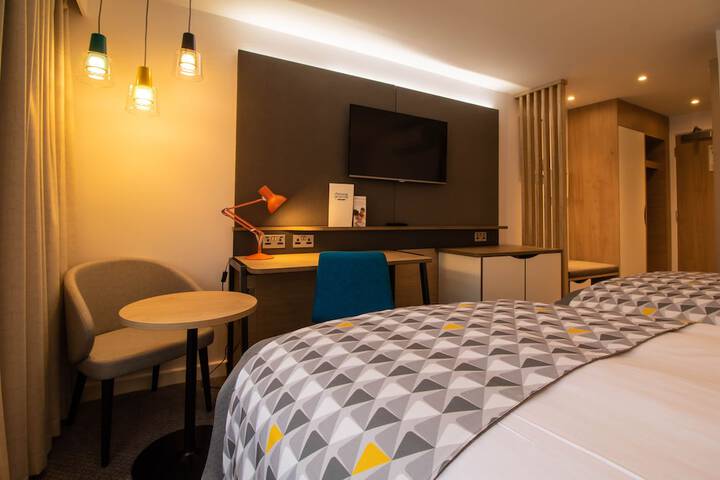 Room 26 of 162