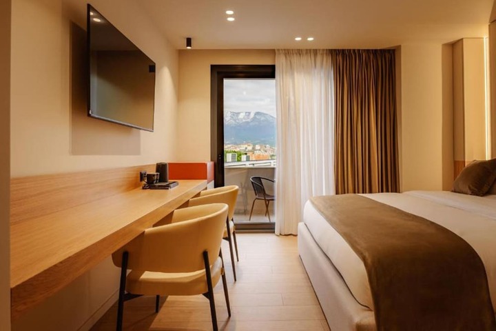 Room 10 of 73