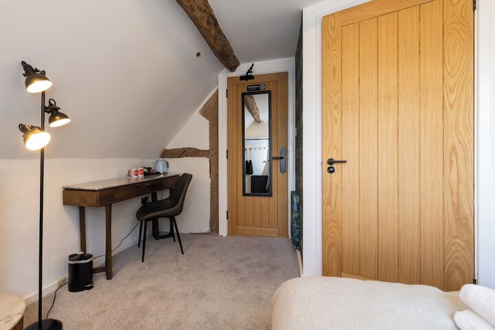 Room 27 of 124