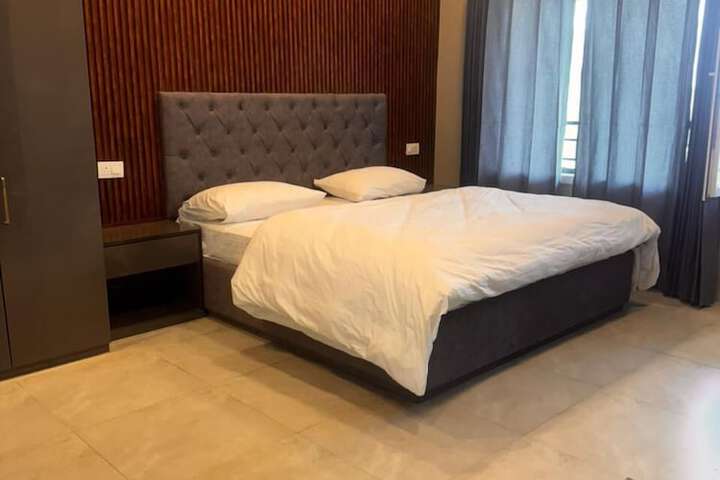 Room 12 of 64