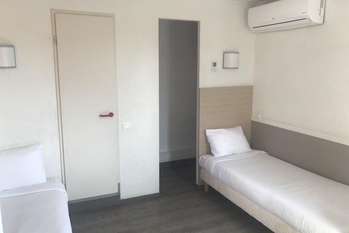 Room 13 of 64