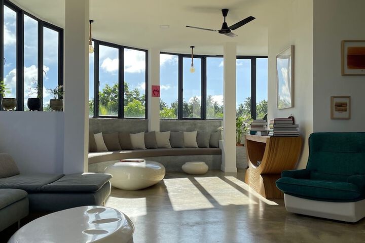 Room 15 of 33