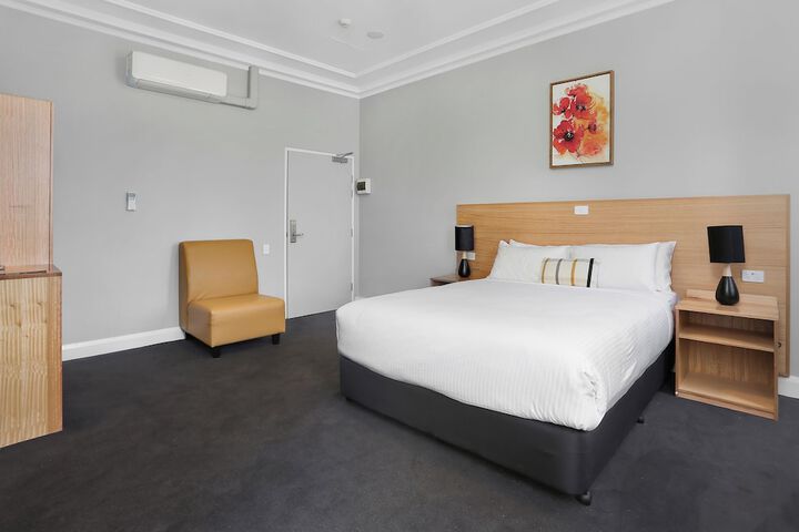 Room 10 of 48