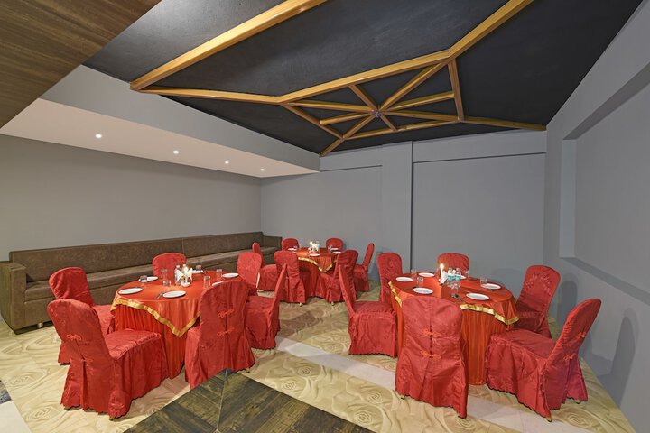 Ballroom/Hall 21 of 27