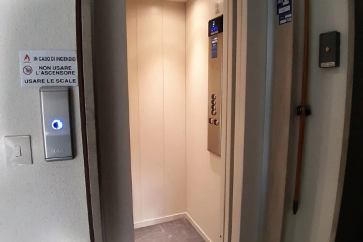 Room 6 of 17