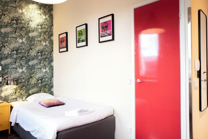 Room 50 of 93