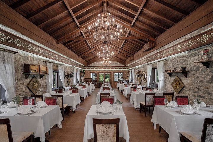 Dining 90 of 100