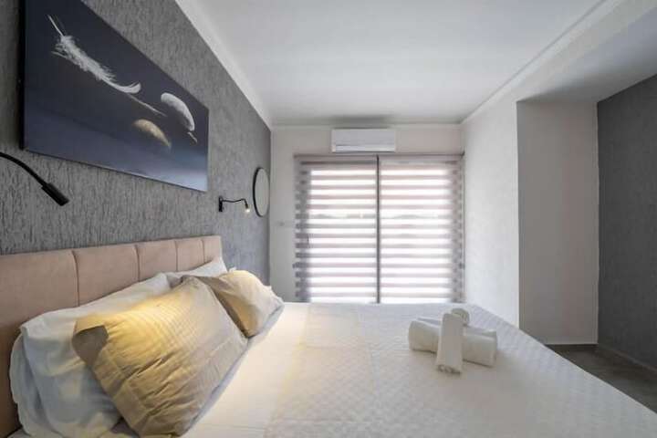 Room 10 of 81