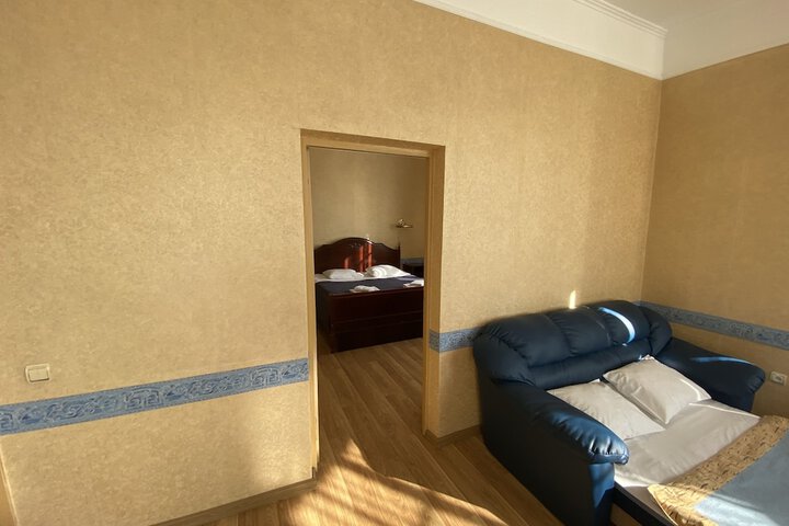 Room 115 of 272