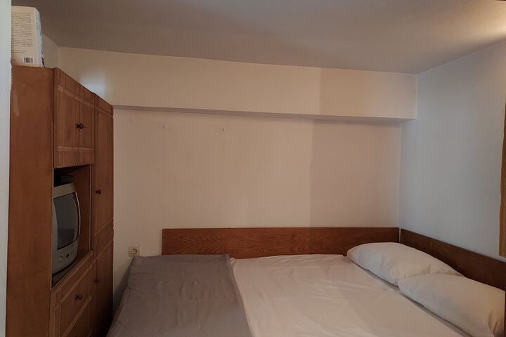 Room 9 of 9