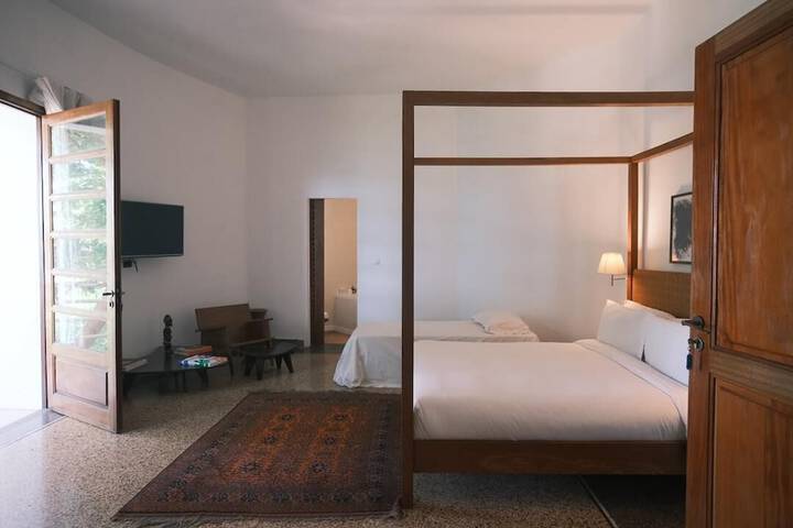 Room 3 of 10