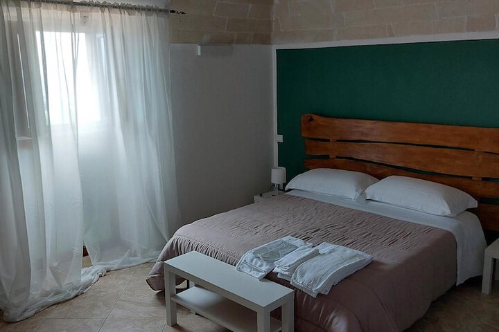 Room 5 of 12