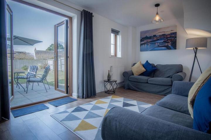 Johnnys Cove - 2 Bedroom Holiday Home - New Hedges
