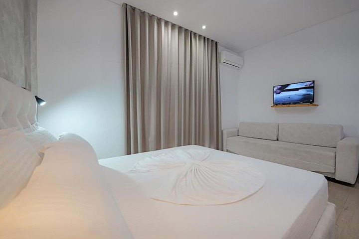 Room 32 of 141