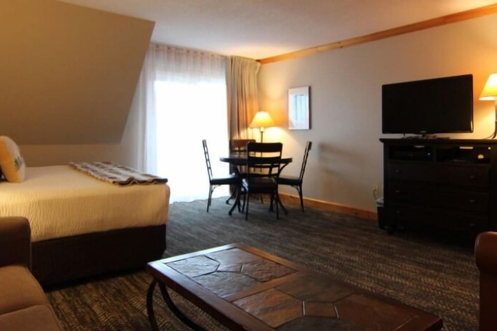 Room 9 of 40