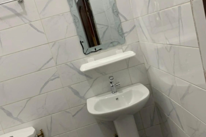 Room 8 of 10
