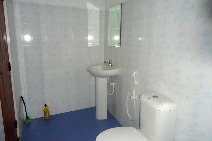 Room 1 of 7