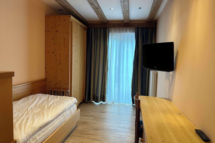 Room 14 of 107