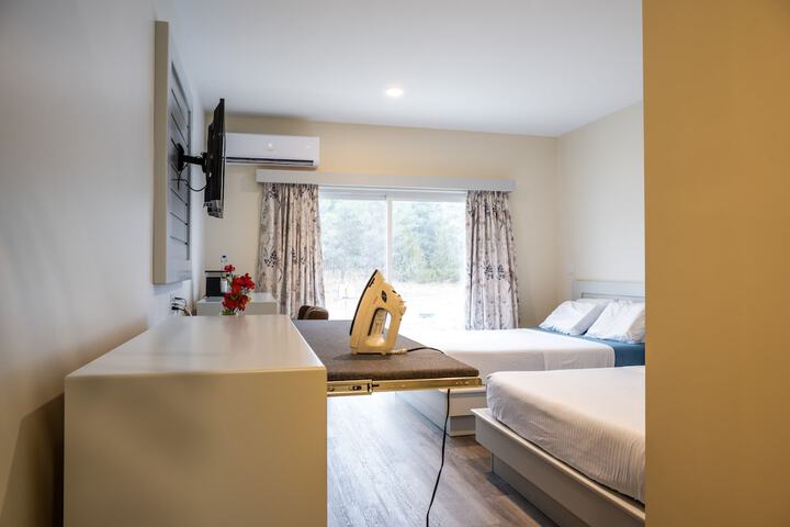 2 Queen Beds (1 of 14)
