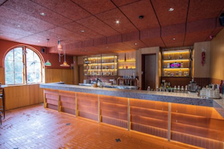 Lounge 67 of 90