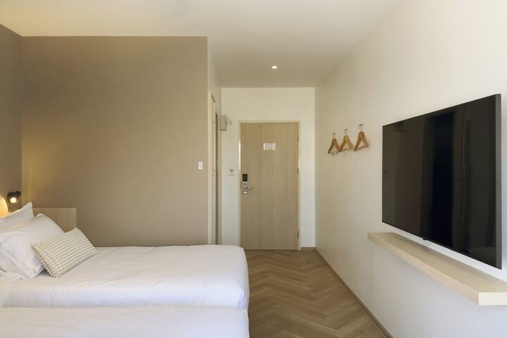 Room 7 of 15