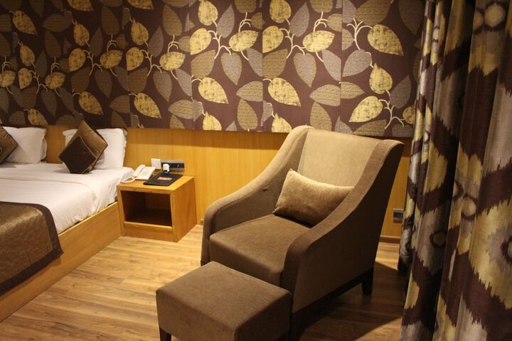 Room 6 of 33