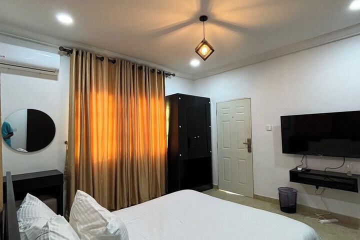 Room 6 of 42