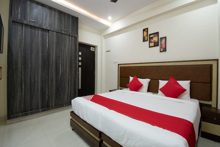 Room 4 of 12