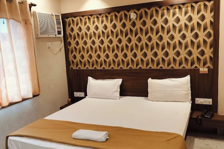 Room 10 of 27
