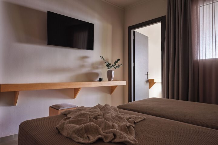 Room 45 of 198