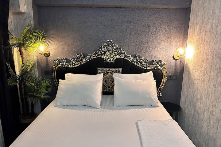 Room 2 of 66