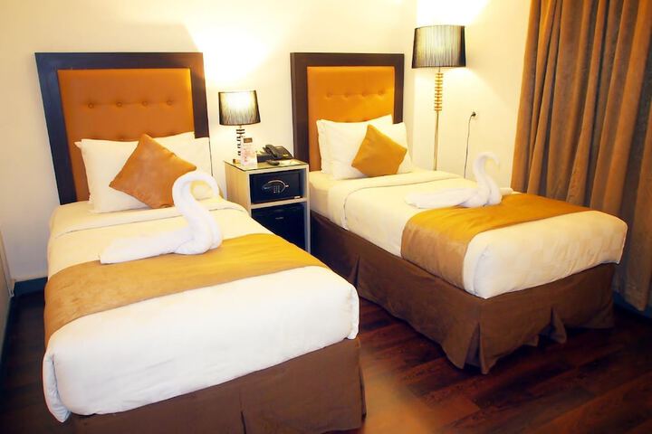 Room 2 of 6