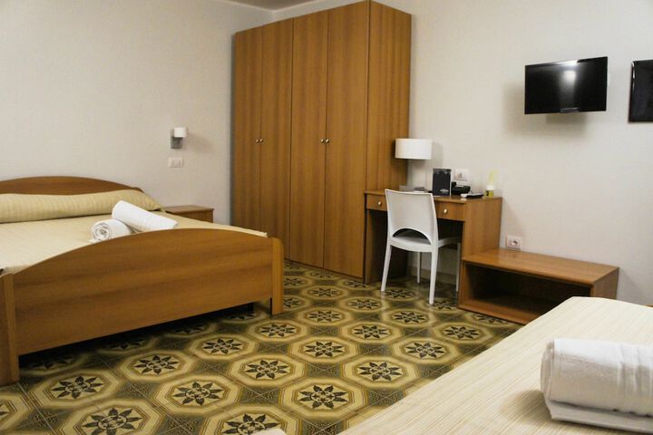 Room 27 of 71