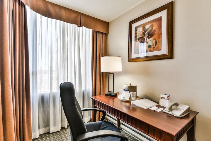 1 King Bed - Wireless High Speed Nt Refridgerator Wrk Dsk Coffee Maker Full Breakfast (4 of 5)