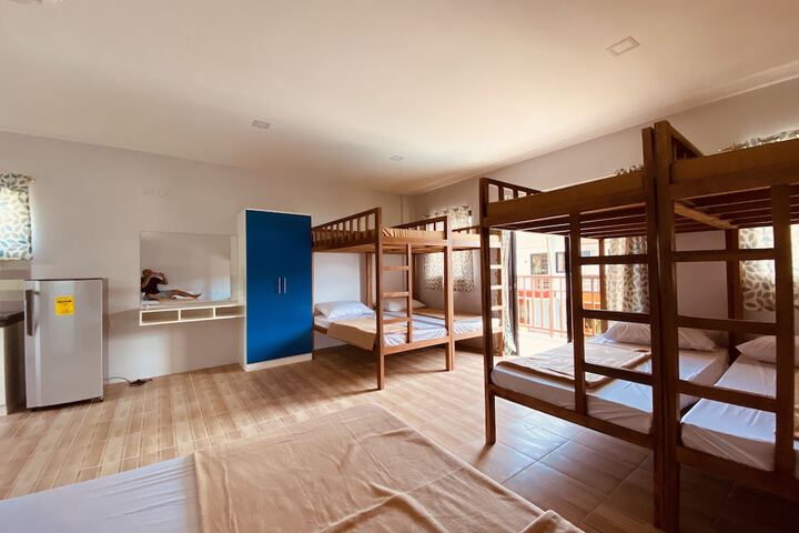 Room 10 of 34
