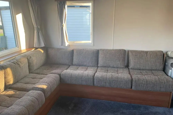 Room 6 of 18