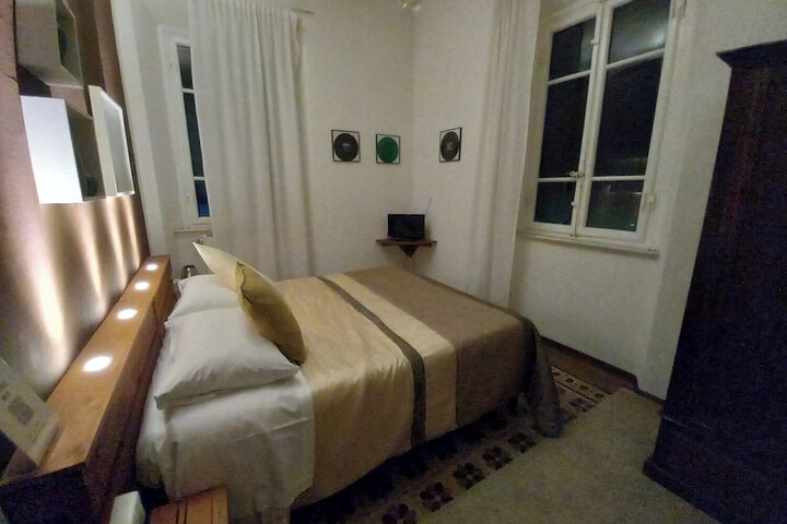 Room 6 of 49
