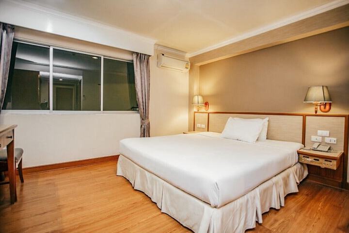 Room 7 of 14