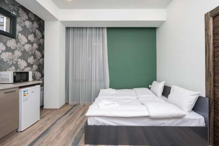Room 10 of 33