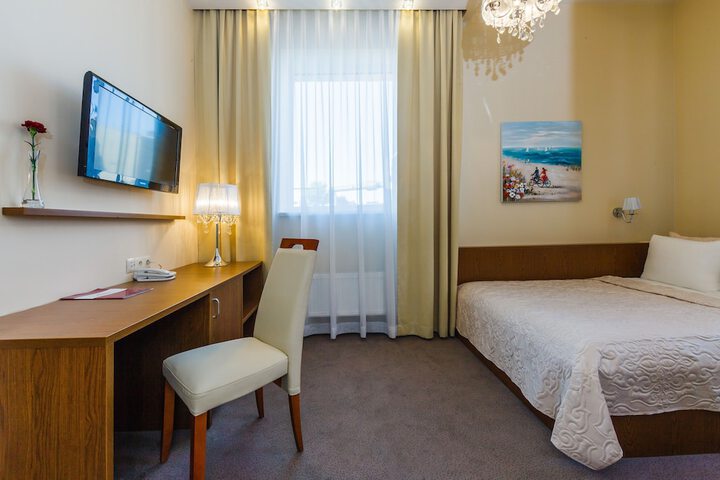 Room 4 of 32