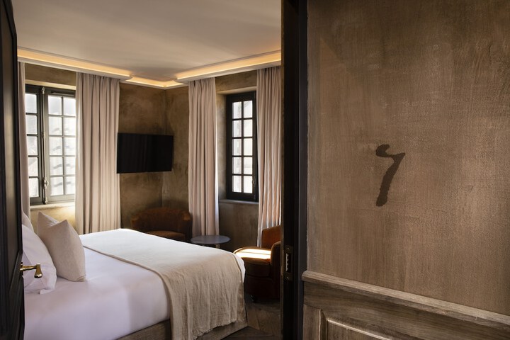 Room 9 of 46