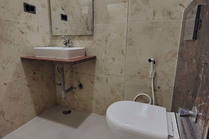Room 53 of 76