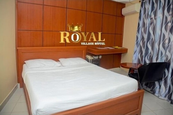 Room 9 of 38