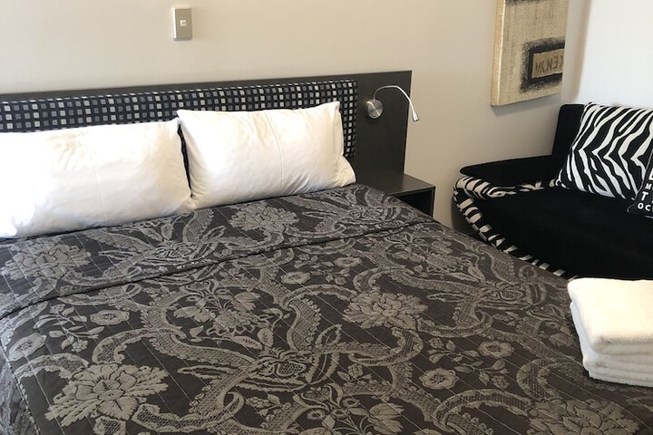 Room 32 of 70