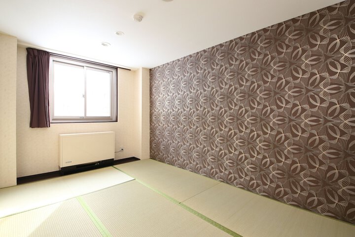 Room 10 of 80