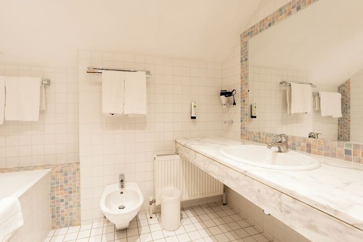 Room 32 of 112