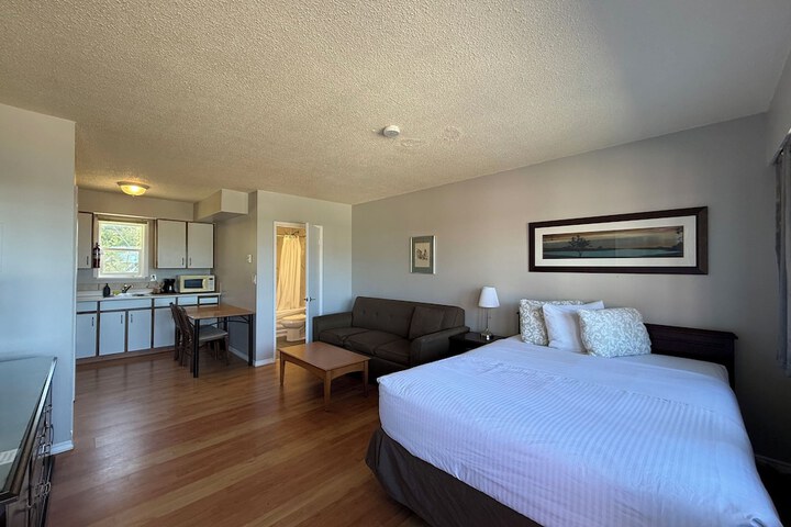 Room 12 of 27