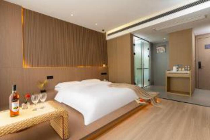 Room 4 of 6